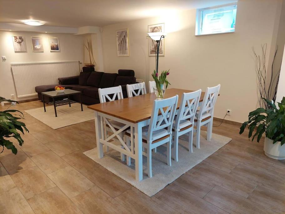 Laegenhet Pa Landet Naera Stan Apartamento Jonsered Exterior foto